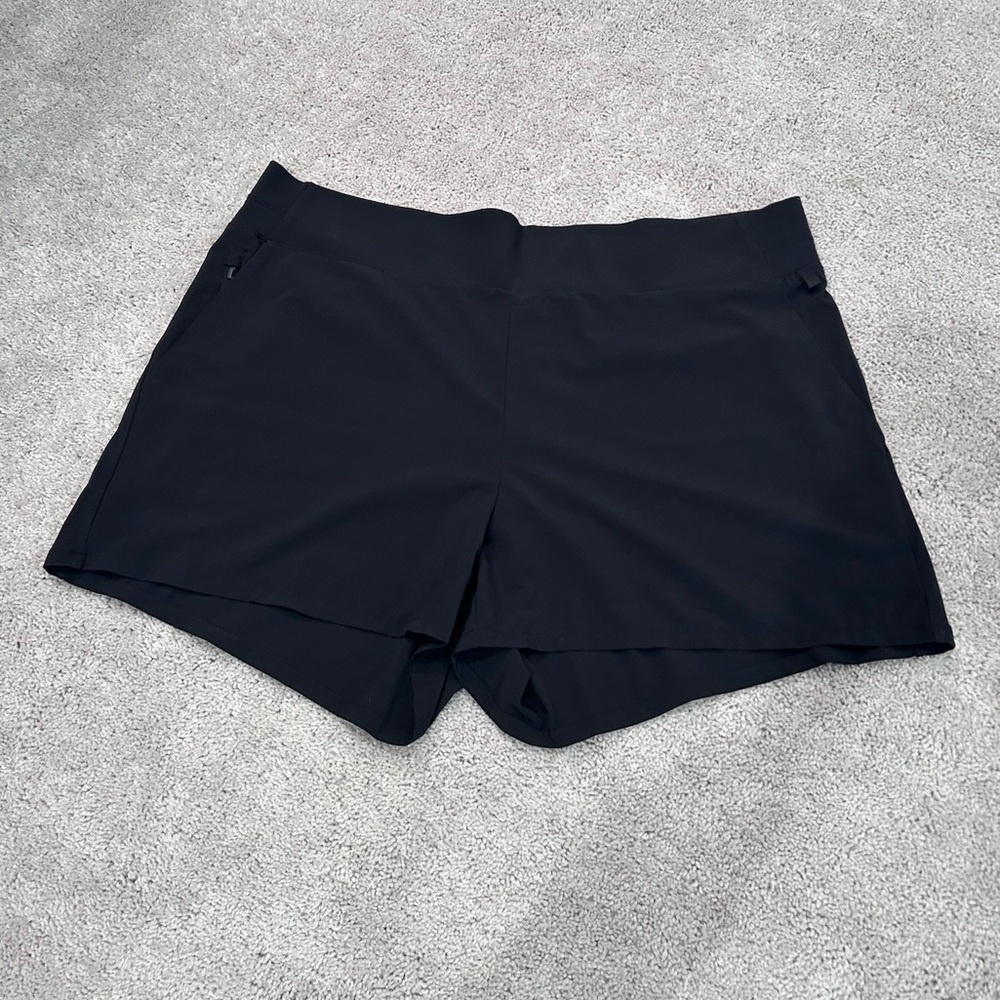 Athleta Brooklyn short black size 20
